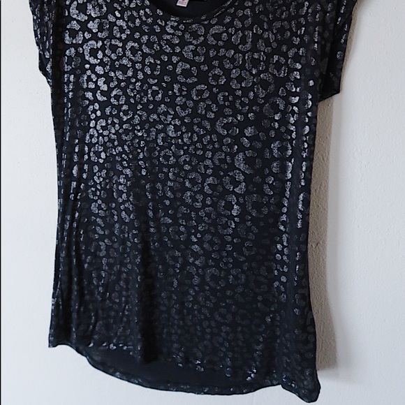 JLO | JENNIFER LOPEZ metallic cheetah tee - Picture 5 of 8